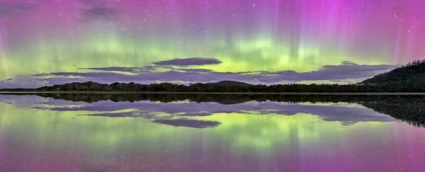 A green and purple aurora
