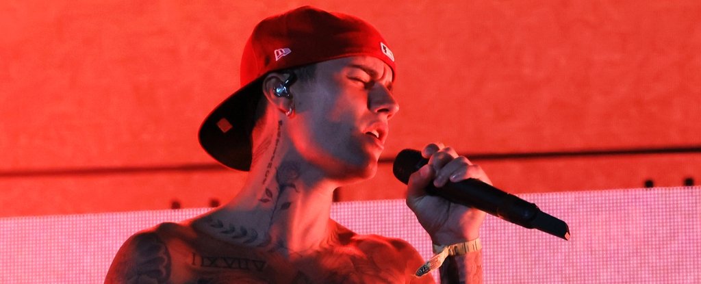 Bieber performing on 15 Apr 2022 at Coachella. 