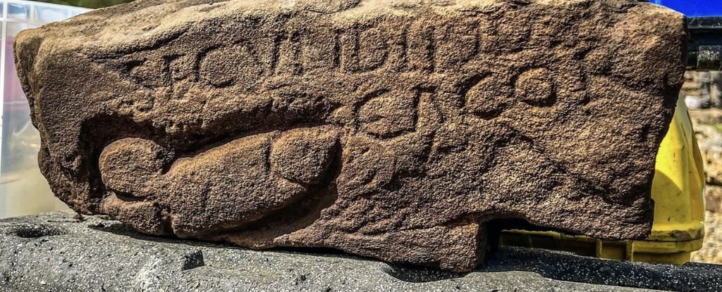 Esta talla romana antigua de un pene probablemente sugiere exactamente lo que crees que hace