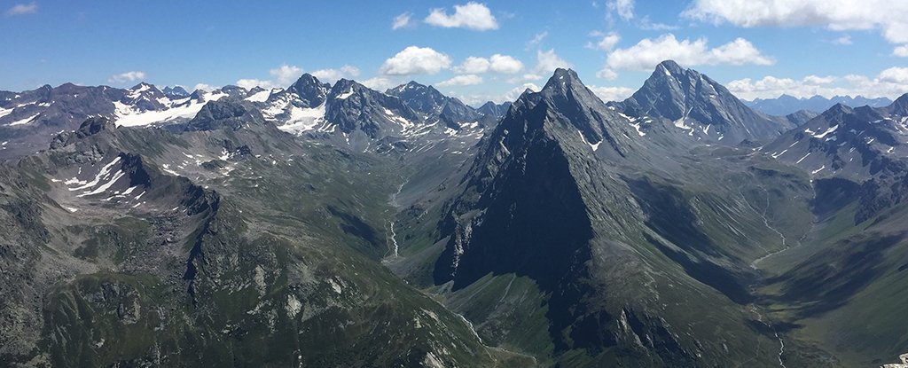 View of the Swiss alps, from Pischahorn towards the summits called Plattenhörner. 