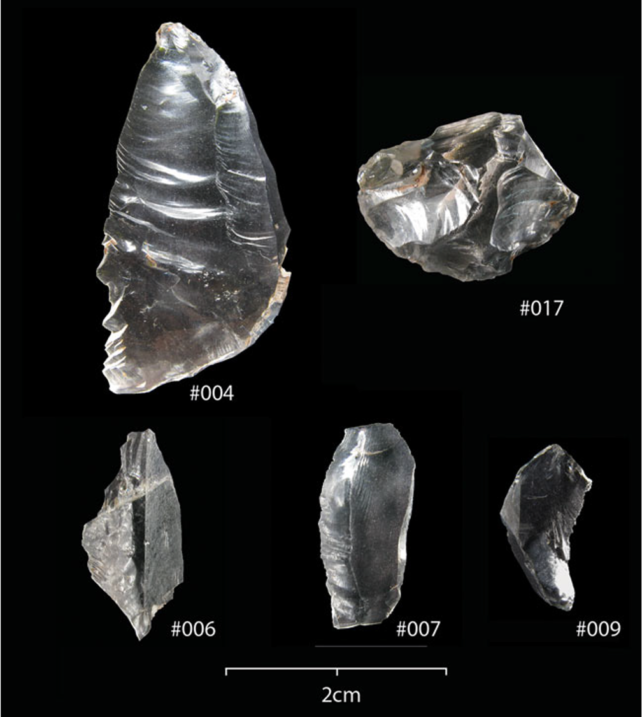 Taş Devri mezar alanında bulunan nadir kaya kristalleri koleksiyonu