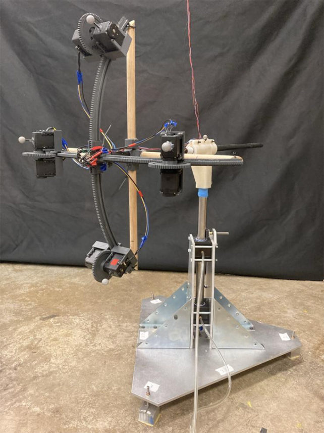 Perpendicular curved tracks on a pivoting arm