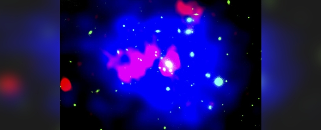 La radiogalaxia fósil más antigua descubierta hasta ahora se ha encontrado escondida en un cúmulo : Heaven32
