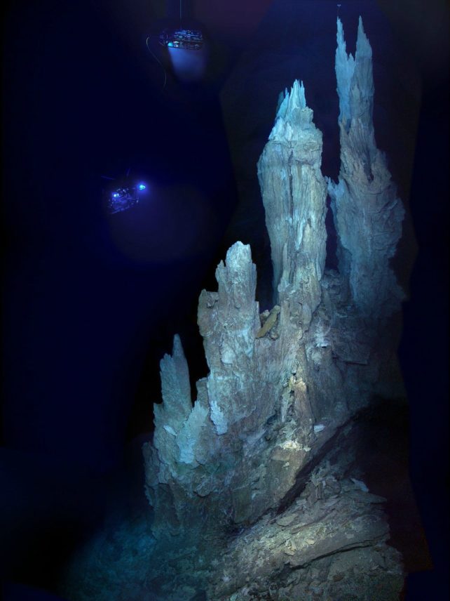 There's a 'Lost City' Deep in The Ocean, And It's Unlike Anything We've Ever Seen Aokvbhn-642x856