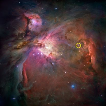 Mozaic Hubble al Nebuloasei Orion cu poziția HH 505 într-un cerc galben