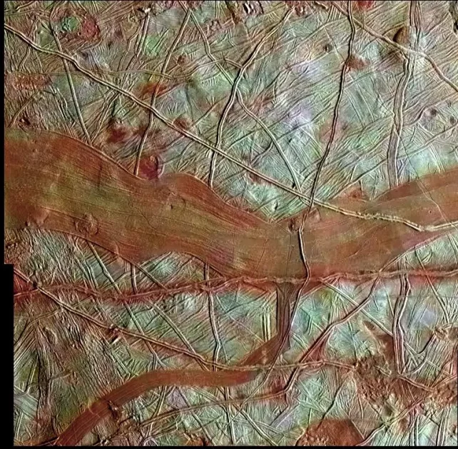 Criss-crossed frost patterns on Europa