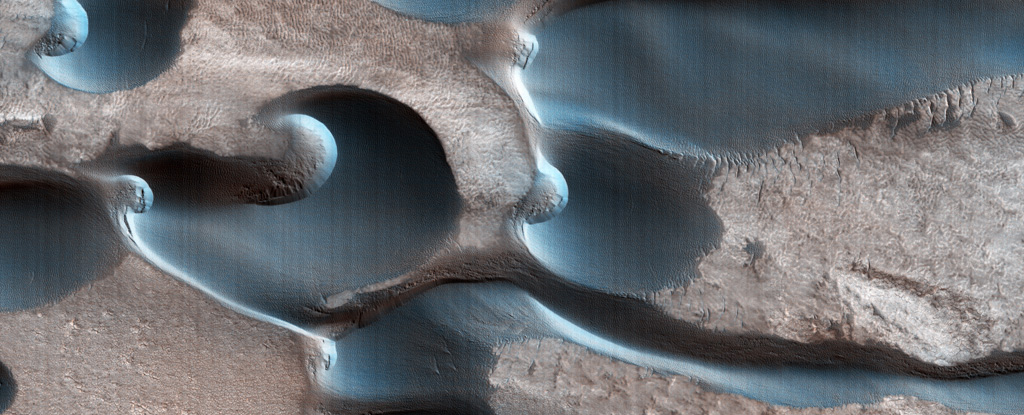 HiRISE captura las dunas de Barchan tallando hermosas formas en la superficie de Marte : Heaven32