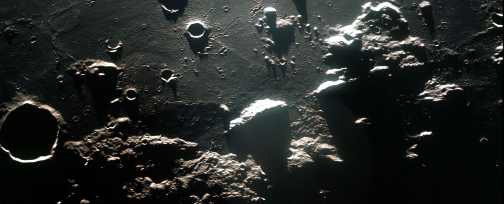 Los cráteres lunares pueden contener mucho menos hielo de lo que esperábamos: ScienceAlert