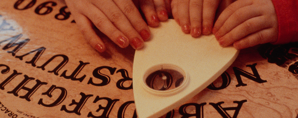 ¿Paranormal o Psicología?  La ciencia ‘espeluznante’ detrás de las tablas Ouija : Heaven32