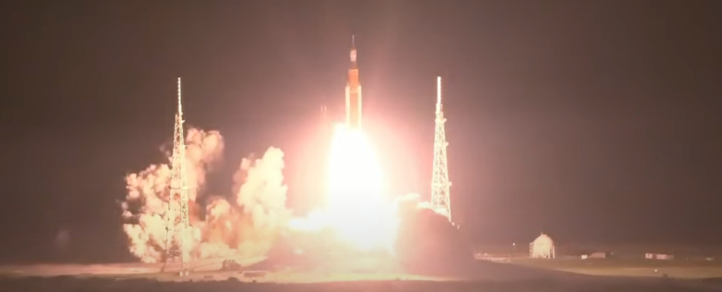 La NASA acaba de lanzar con éxito su cohete lunar Artemis 1 : Heaven32