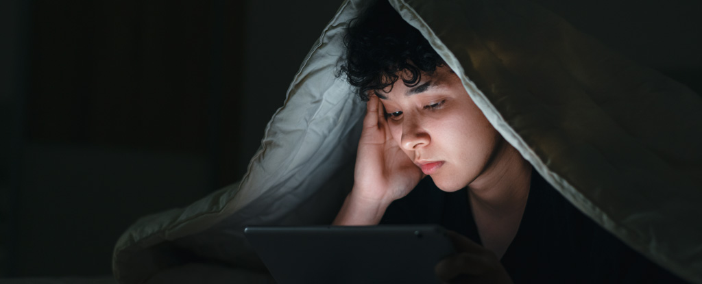 Teens' Brains Develop Differently Depending on if They're Night Owls or Early Bi..