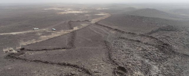 Mysterious Patterns Span The Arabian Desert, And We May Finally Know Why GiantKiteStructureInDesert-642x260