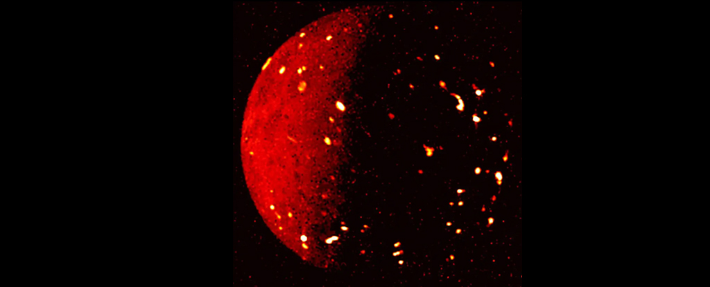صورة جديدة مذهلة لوكالة ناسا تكشف عن حمم بركانية متوهجة على قمر المشتري: ScienceAlert