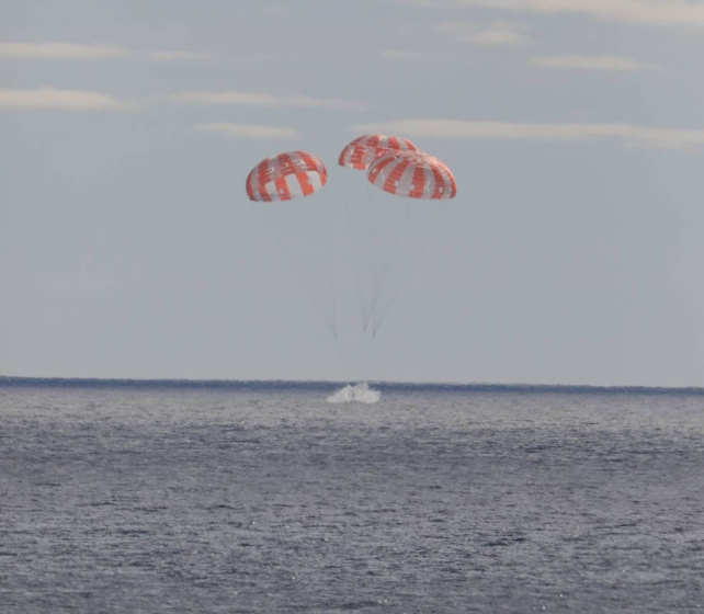 Orion Splashes Into Ocean