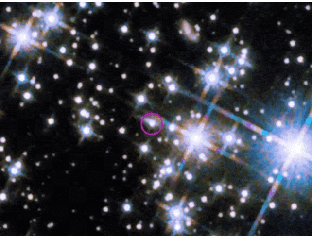 Изображение космического телескопа Хаббл инфракрасного послесвечения гамма-всплеска BOAT и его родительской галактики.