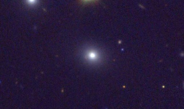 Los astrónomos acaban de encontrar una galaxia de radio convertida en blazar: ScienceAlert