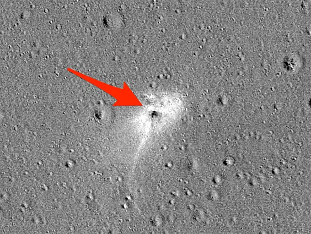 photo of the beresheet lander crash site on the moon's surface