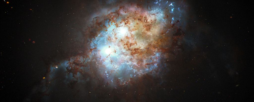 Astronomi tikko atklājuši divus supermasīvus melnos caurumus uz leģendāras sadursmes robežas: ScienceAlert