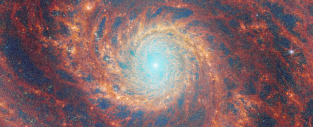 Spiral galaxy with bright blue at its center