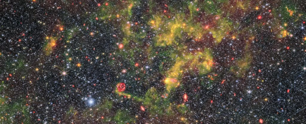 O imagine bântuitoare dezvăluie frumusețea eterică a prafului din spațiu: ScienceAlert