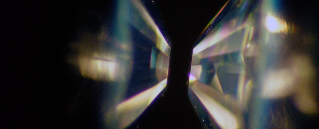 Physicists have synthesized crystals of the substance we think is at the core of the Earth: ScienceAlert