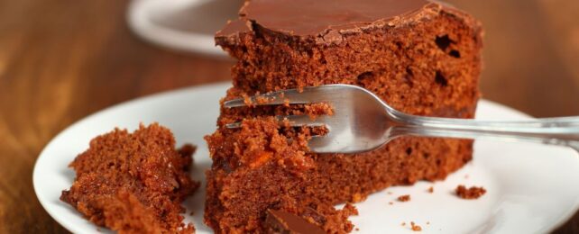 Something Fascinating Happens When You Put Tea And Coffee Waste in Cakes