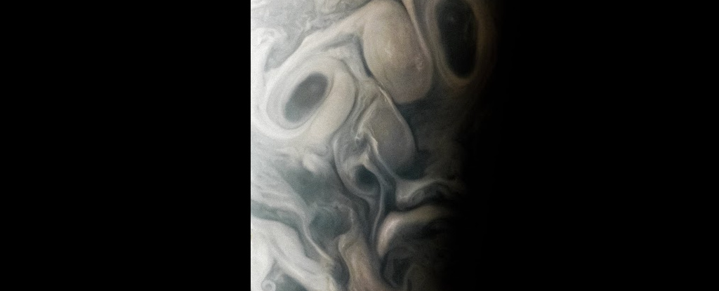 Een angstaanjagend, nachtmerrieachtig ‘gezicht’ gespot in de turbulente wolken van Jupiter: ScienceAlert