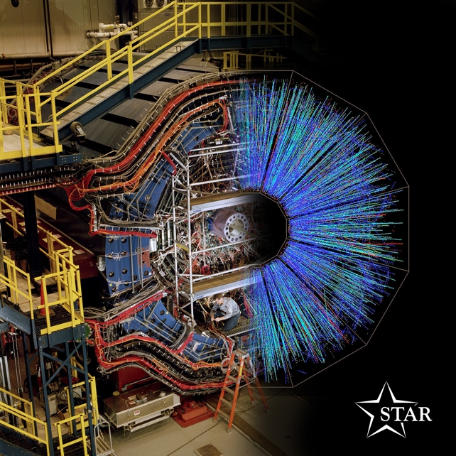 Detektor STAR z nakładanym obrazem przedstawiającym trajektorie cząstek powstałe w wyniku zderzeń złota ze złotem o wysokiej energii.