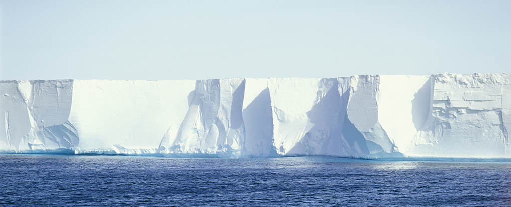 La plataforma de hielo antártica del tamaño de Francia se ensancha repentinamente una o dos veces al día: ScienceAlert