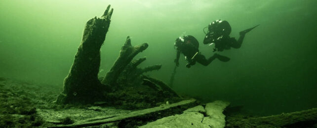 Shipwreck divers