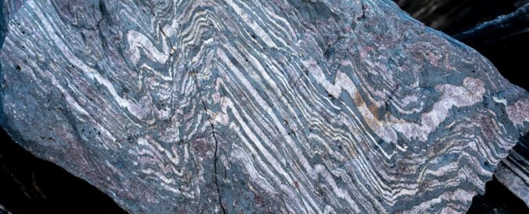 Ancient Rocks Reveal Earth's Magnetic Field Existed 3.7 Billion Years ...