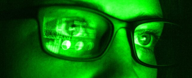 eyes stare at computer