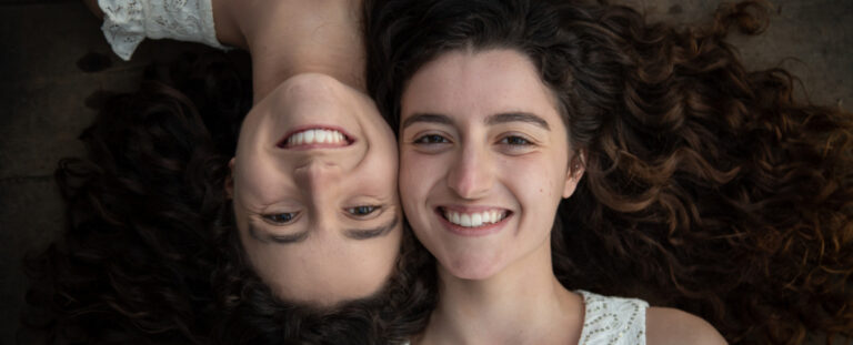 Twins am. Близнецы дети. Фото близнецов. Близнецы. Twins надпись.