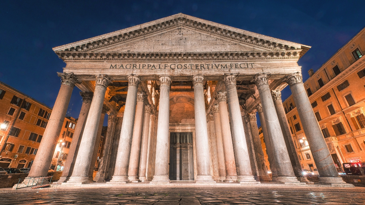The Pantheon in Rome lit up