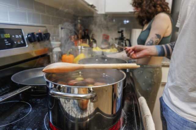 This Simple Science Based Trick Really Can Delay Your Pot From Boiling Over