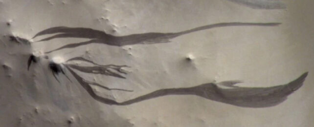 image of slope on mars with streaks