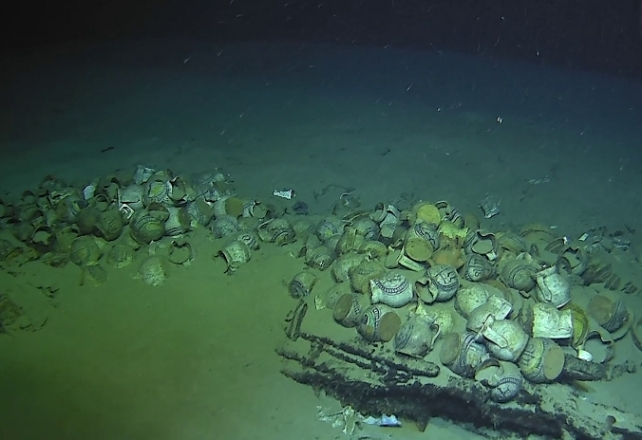 Multiple jugs with intricate designs, on a seafloor