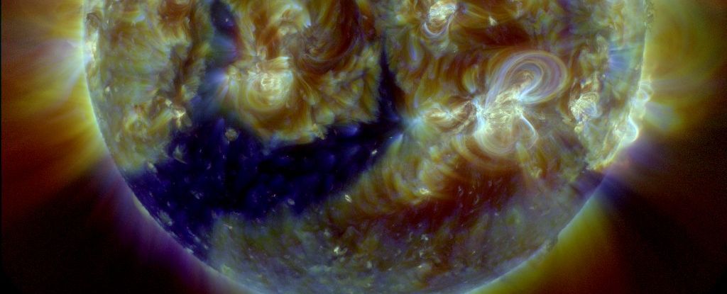 A Giant Hole Just Opened in The Sun – And It's Blasting Earth With Solar Wind - ScienceAlert