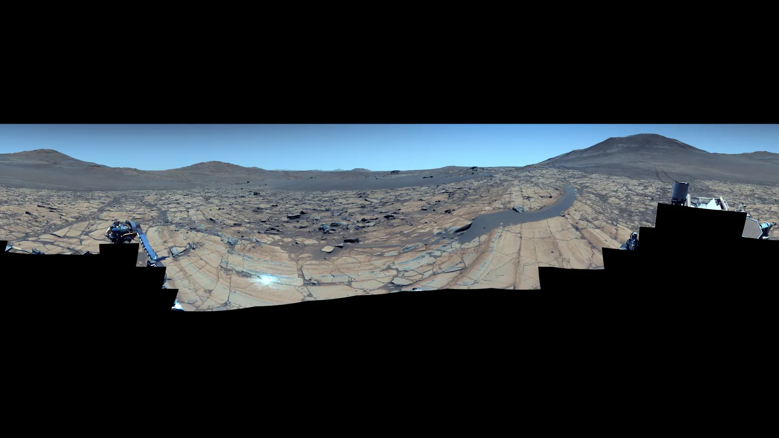 360-degree mosaic of Mars made from 96 images