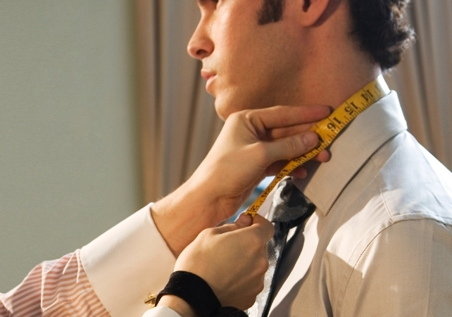 measuring man's neck
