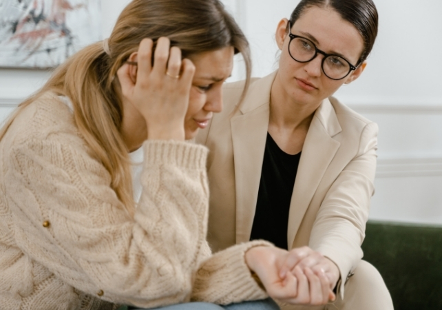 woman and psychiatrist