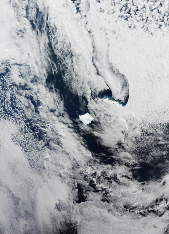 World's Largest Iceberg Is Finally Breaking Apart After 40 Years