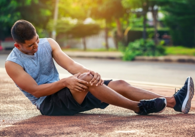 man with sore knee