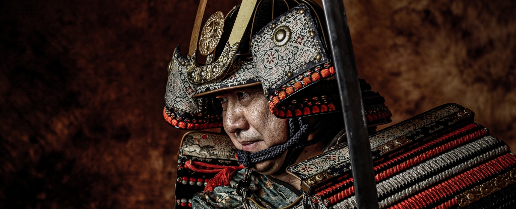 Daily Samurai Routine Could Reduce Risk of Falls in Seniors : ScienceAlert