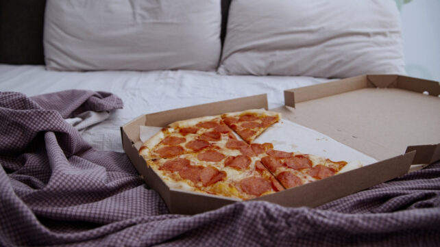 This Is What Time You Should Eat Dinner During Winter