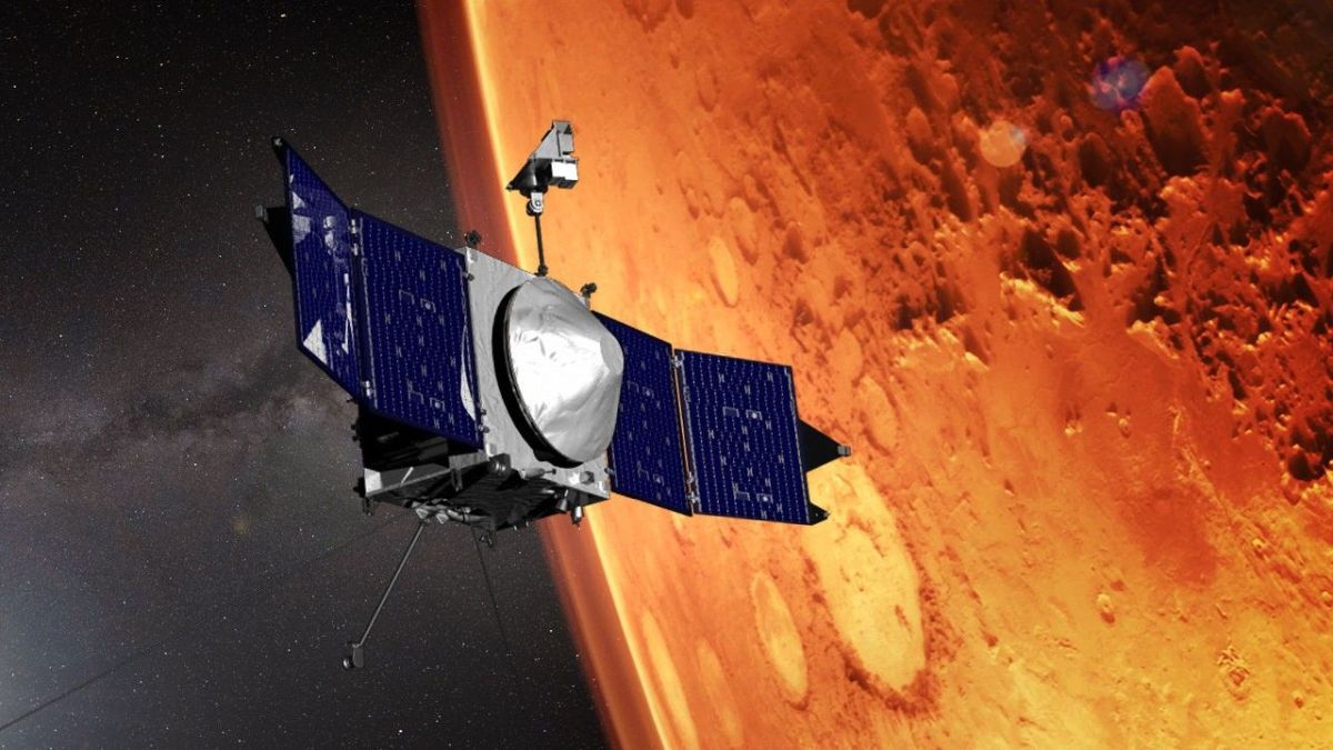 NASA has officially lost contact with a spacecraft that has been orbiting Mars since 2014.