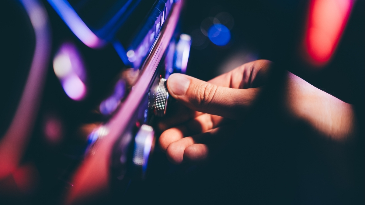 Car Manufacturers Asked to Bring Back Old-Fashioned Controls