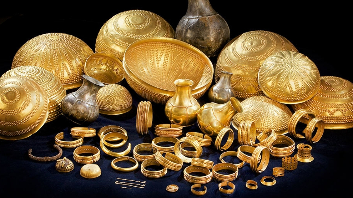 Strange Metal From Beyond Our Planet Spotted in Ancient Treasure Stash