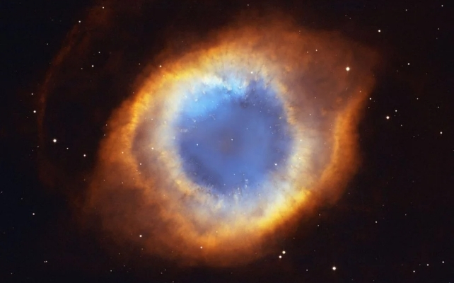 helix nebula through hubble