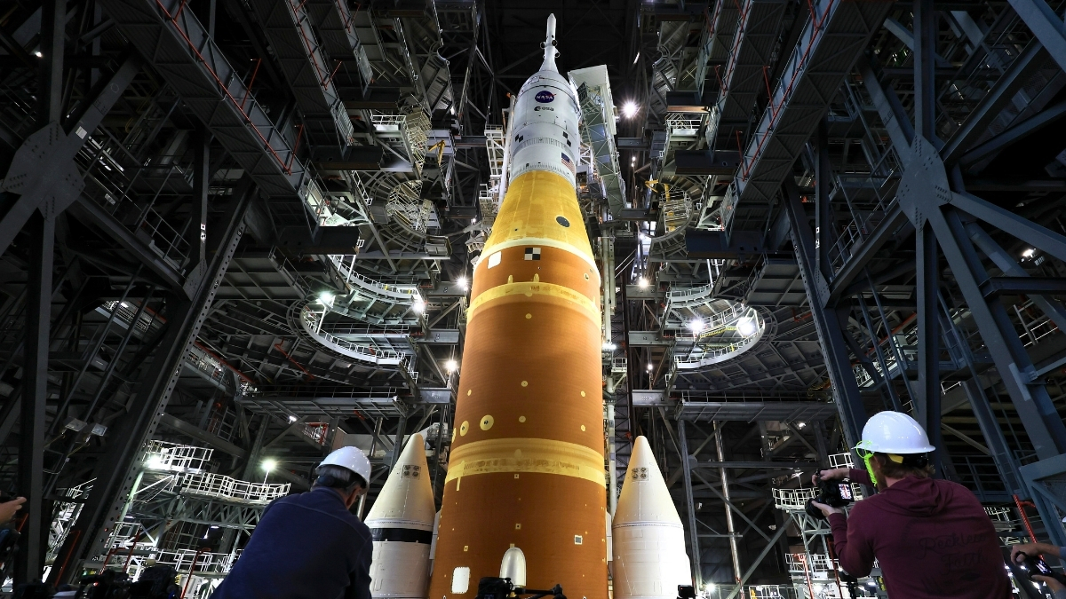 NASA odkládá misi na Měsíc kvůli úniku paliva